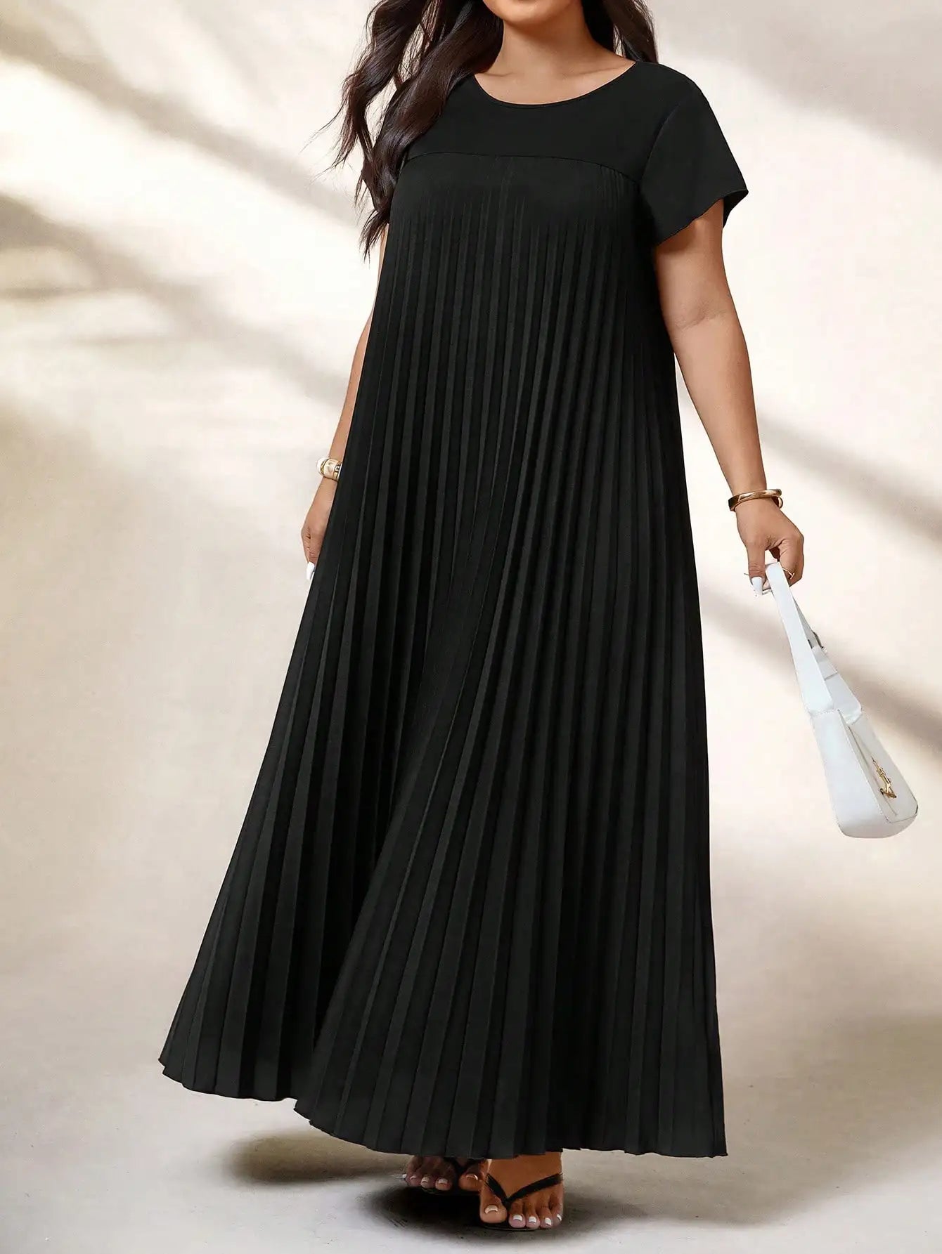 Robe Femme Grande Taille Noire Col Rond Plissée Loose Élégante – CLEVI Paris