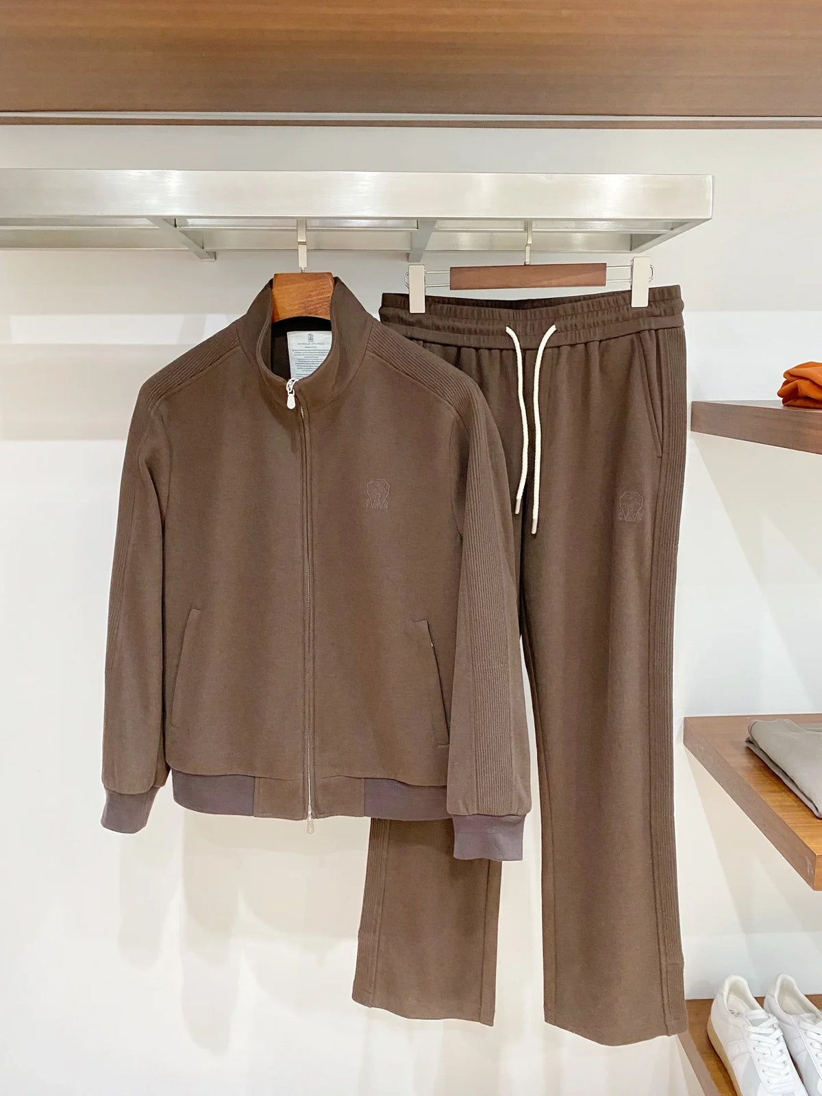 Ensemble homme veste zippée et pantalon – CLEVI Paris