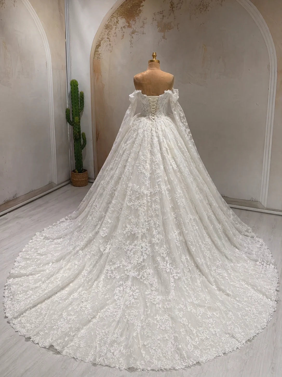 Robe de mariée princesse à traîne royale – CLEVI Paris