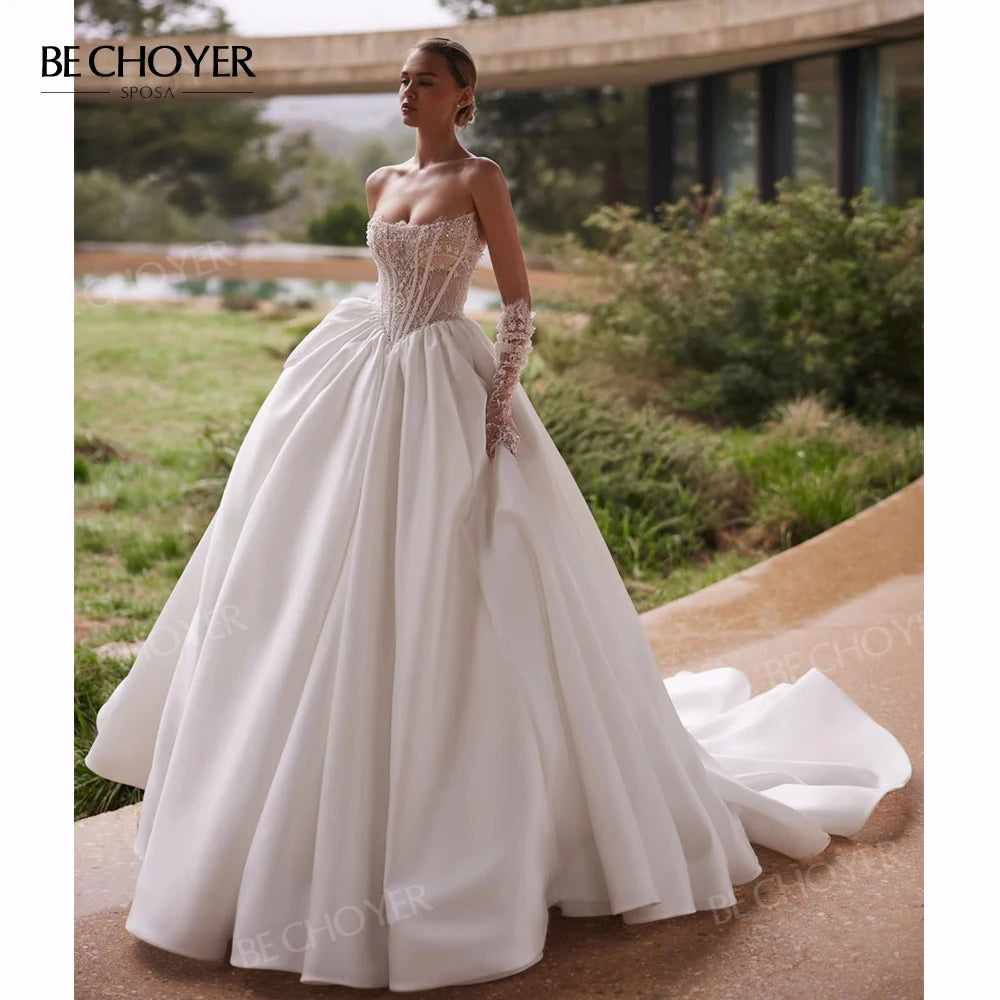 Robe de mariée ligne A sans manches en satin – CLEVI Paris