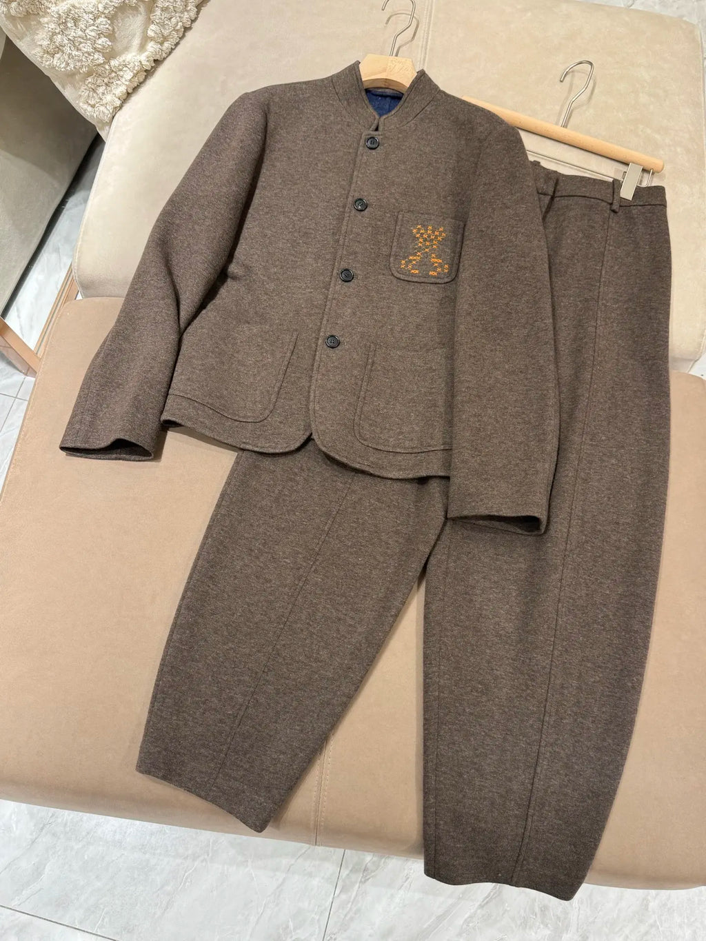 Ensemble femme veste col montant et pantalon – CLEVI Paris