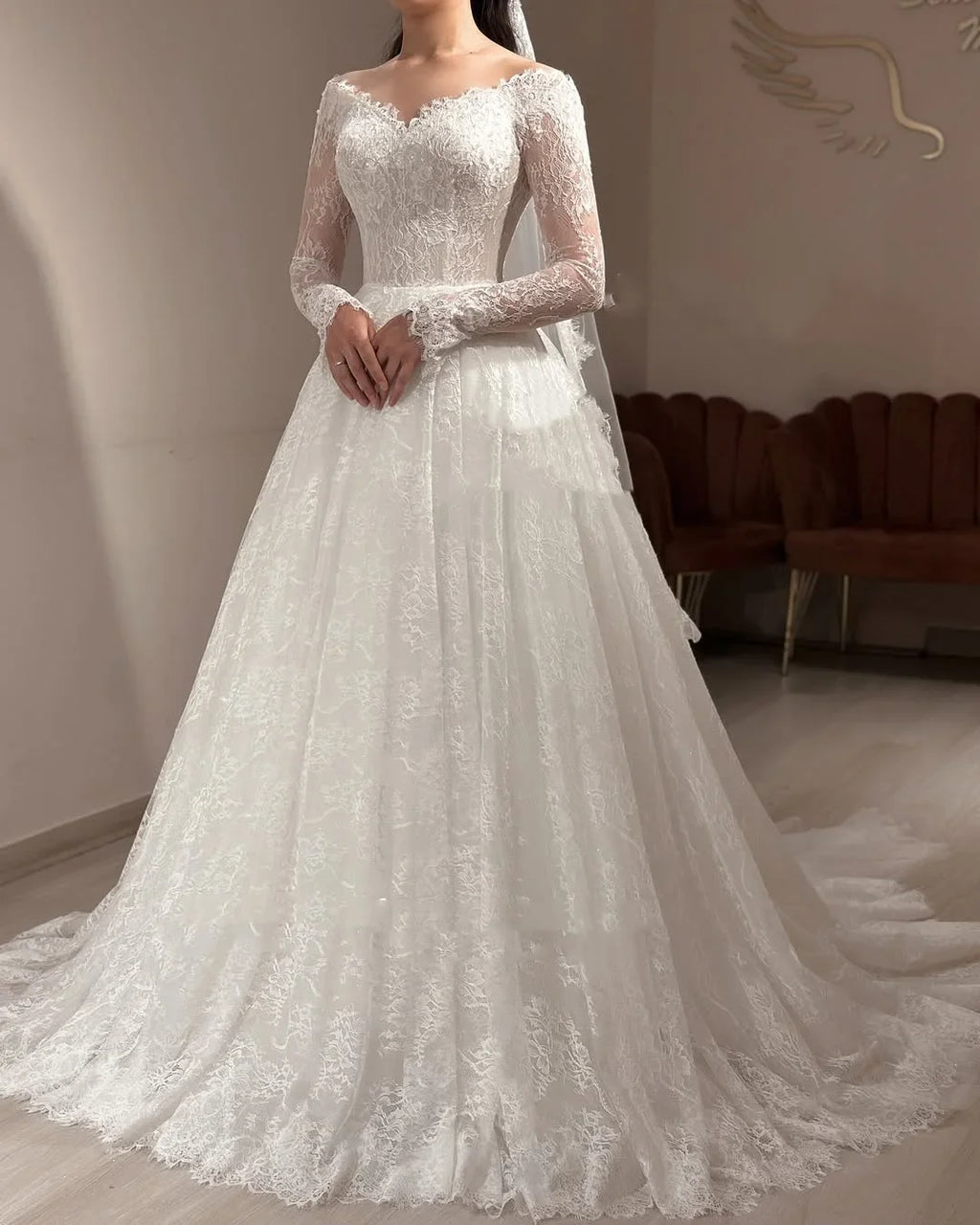 Robe de mariée en dentelle ligne A – CLEVI Paris