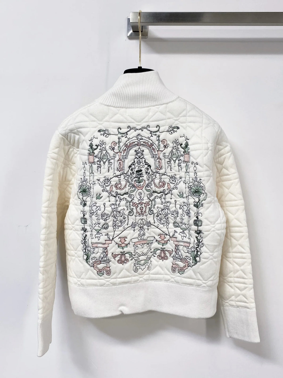 Veste matelassée femme brodée à col montant – CLEVI Paris