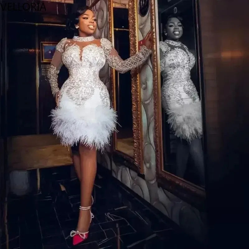 Robe de cocktail en dentelle à plumes – CLEVI Paris