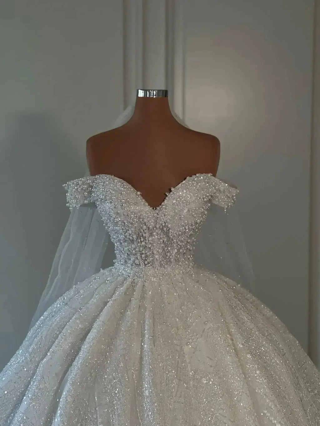 Robe de mariée trapèze à perles – CLEVI Paris