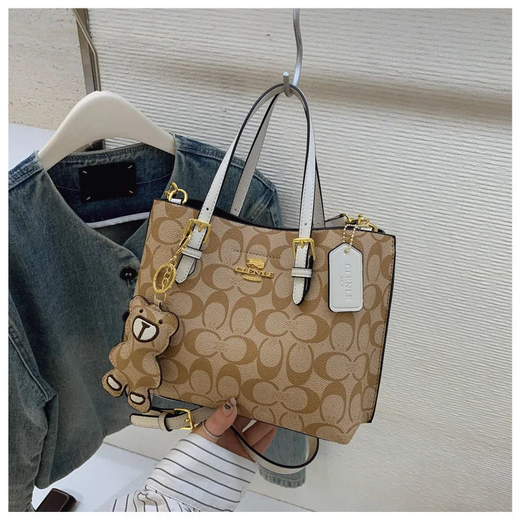 Mini Tote Bag Femme Monogramme & Breloque Ours Bandoulière Ajustable – CLEVI Paris