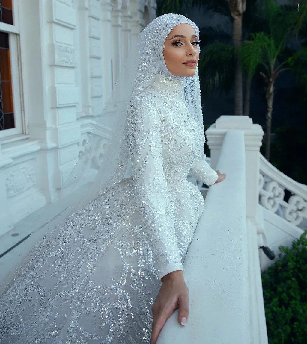 Robe de mariée musulmane en satin à col montant – CLEVI Paris