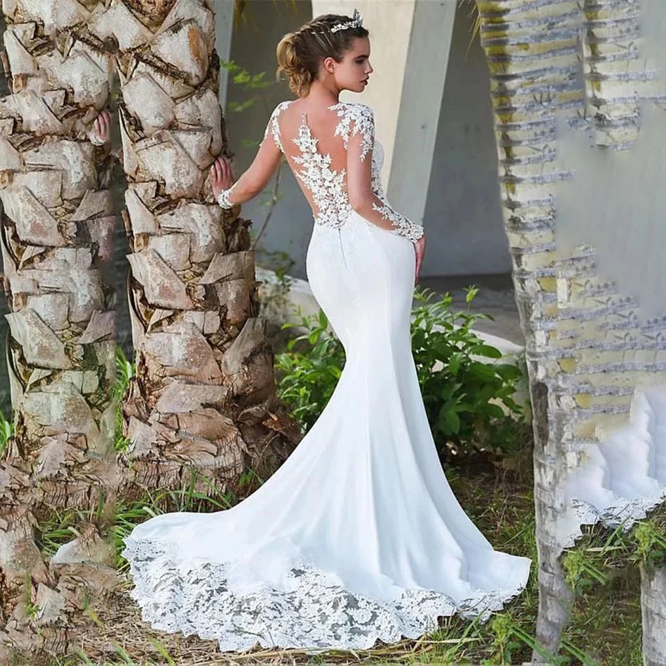 Robe de mariée sirène satinée col rond – CLEVI Paris