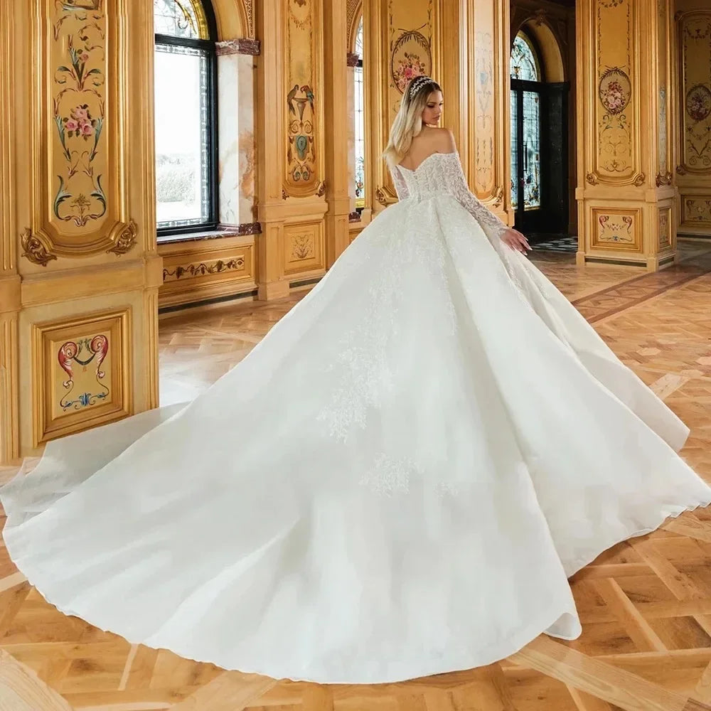 Robe de mariée en tulle brodé – CLEVI Paris
