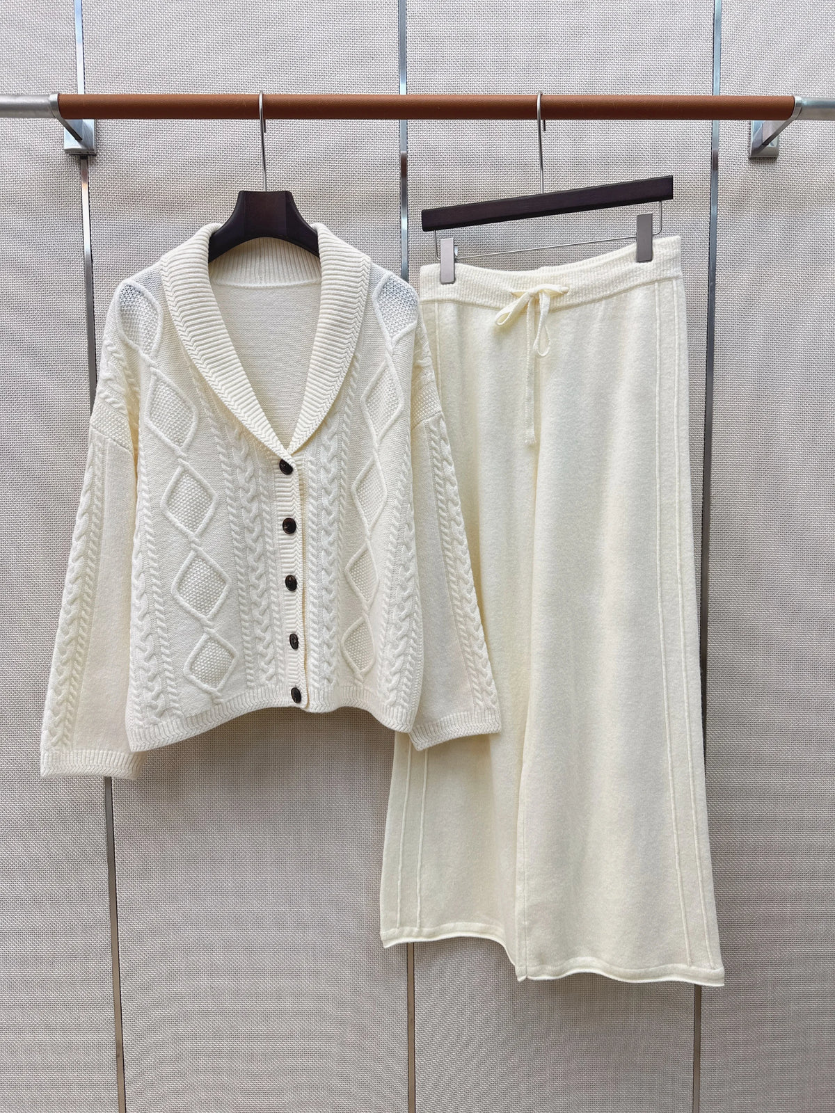 Ensemble cardigan torsadé et pantalon femme – CLEVI Paris