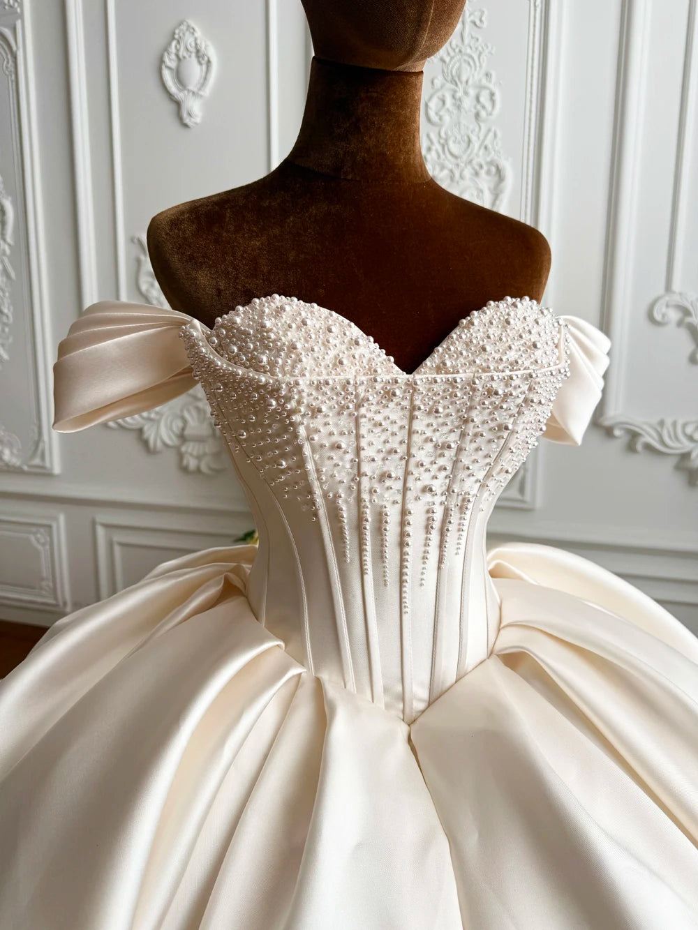 Robe de mariée fleurie en tulle – CLEVI Paris
