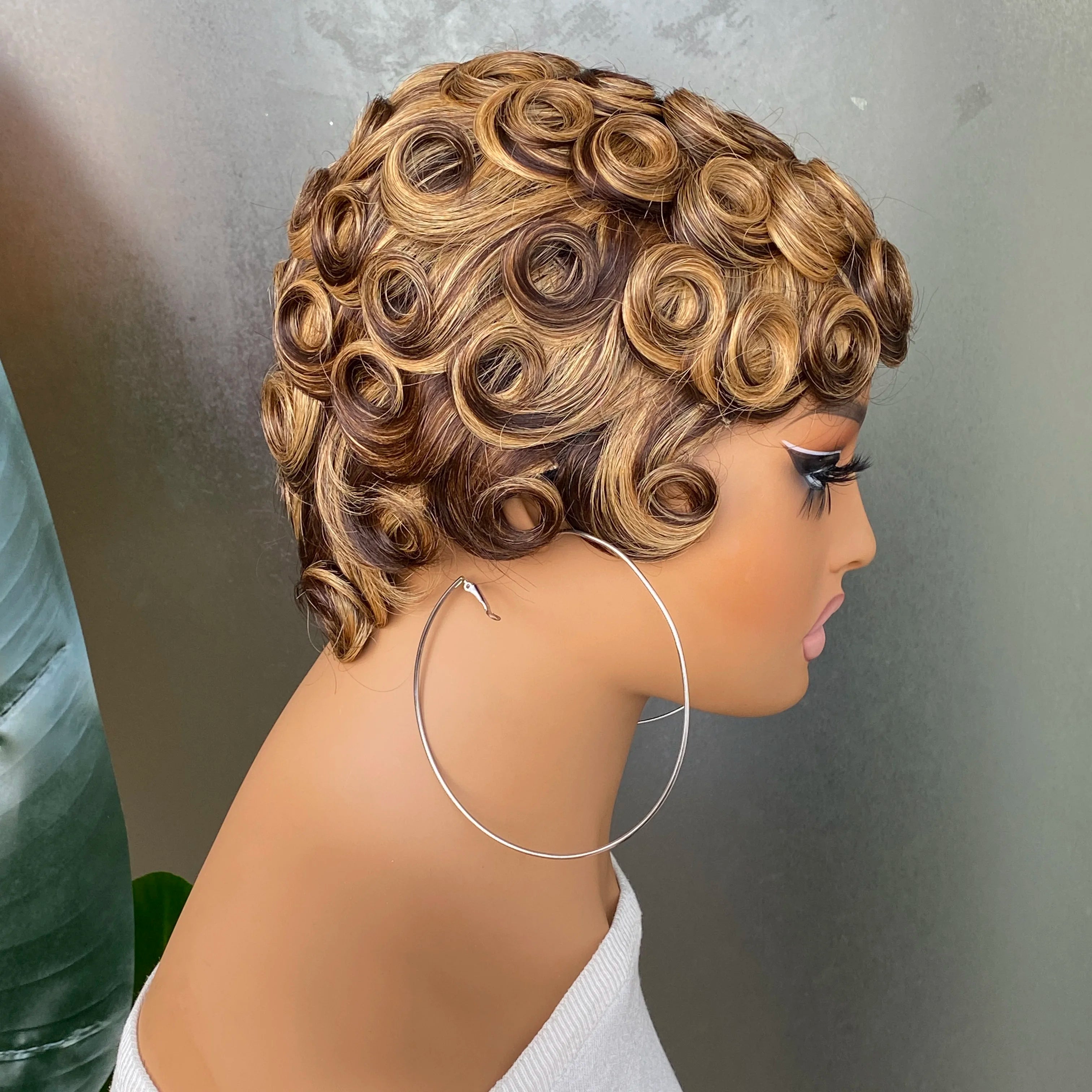 Perruque Pixie Cut Chioma Curly Wavy Highlight Cheveux Humains Brésiliens 150% 4 Teintes 6 Pouces – CLEVI Paris