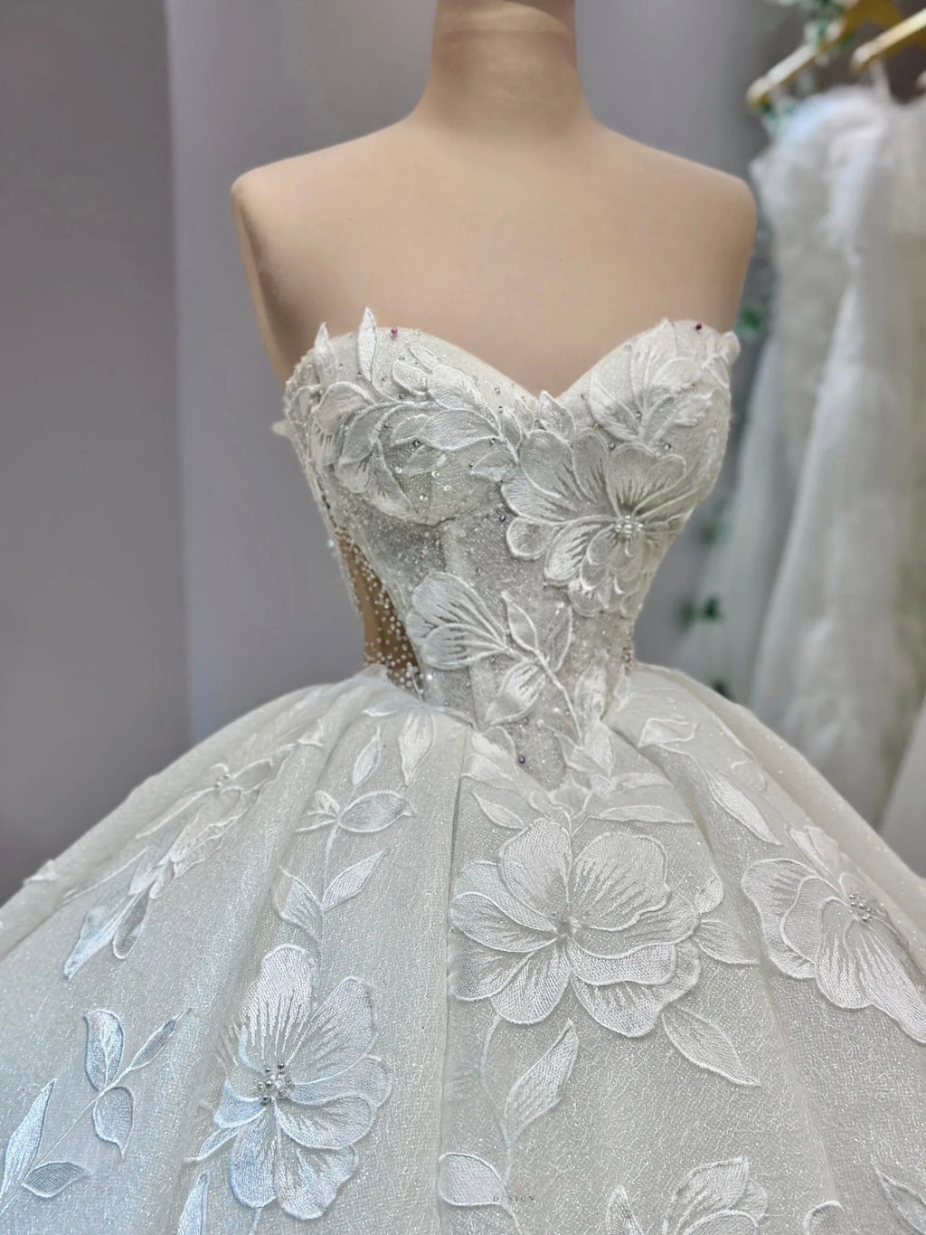 Robe de mariée en tulle ligne A – CLEVI Paris
