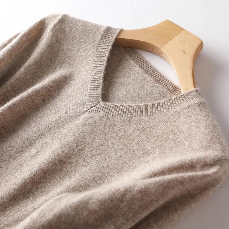 Pull femme en cachemire à col V – CLEVI Paris