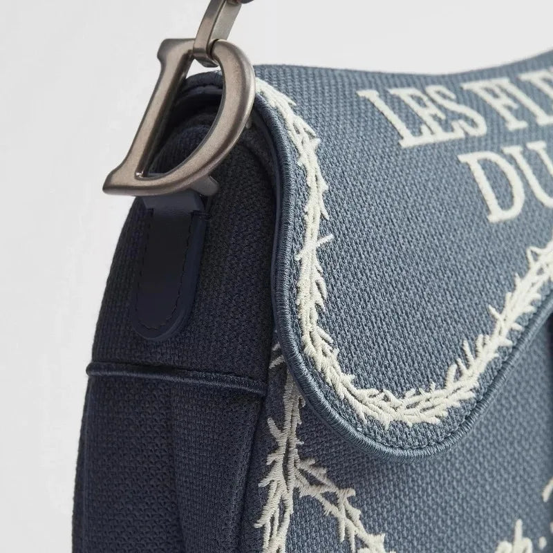 Sac de Selle Femme Coton Broderie Bleu & Blanc Motif Livre Bandoulière – CLEVI Paris