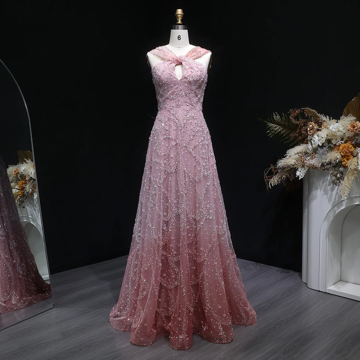 Robe de soirée trapèze perlée et croisée – CLEVI Paris