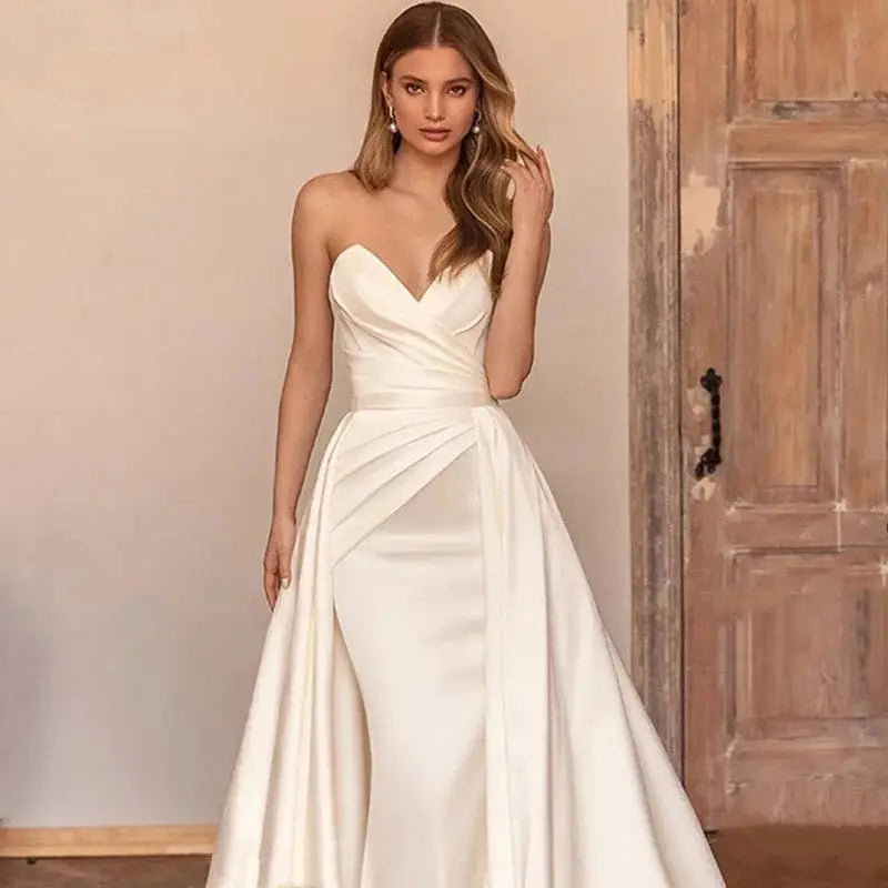 Robe de mariée sirène en satin à volants – CLEVI Paris