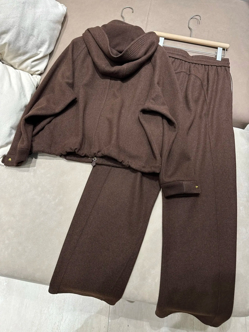 Ensemble femme veste à capuche et pantalon – CLEVI Paris