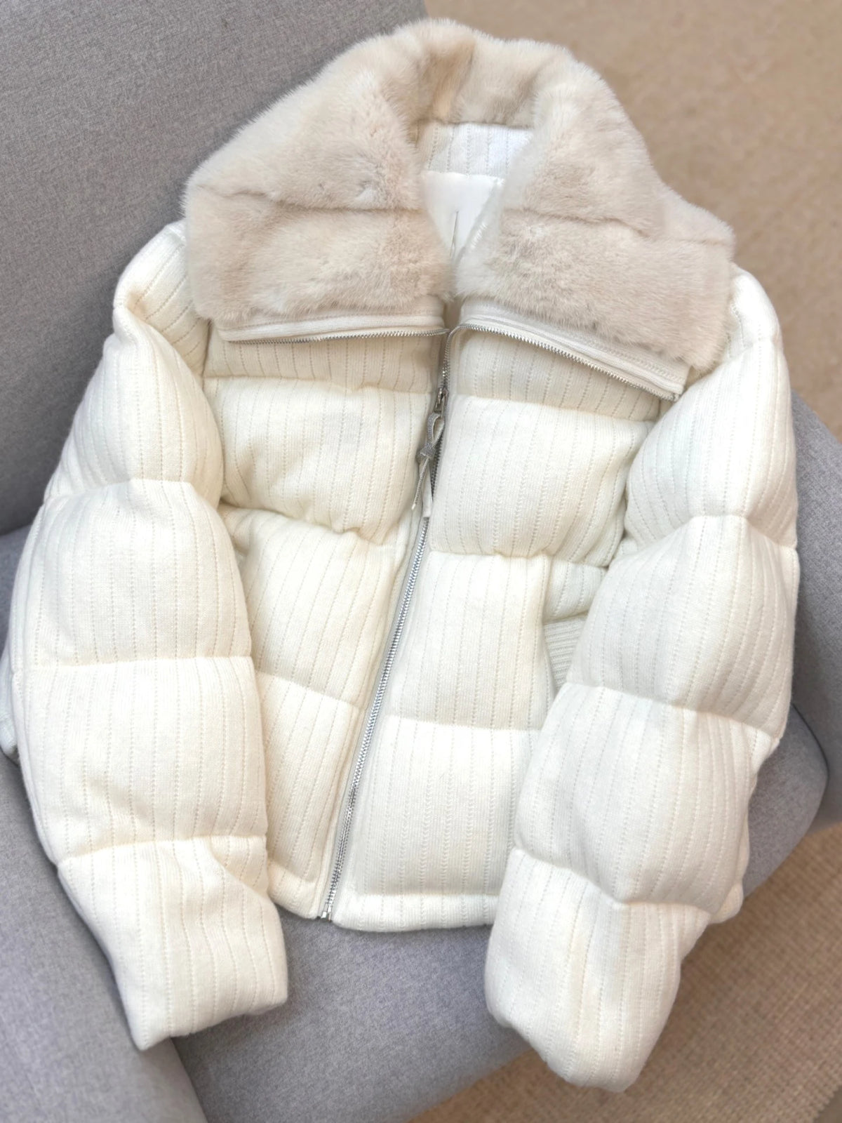 Doudoune femme courte à grand col texturé – CLEVI Paris
