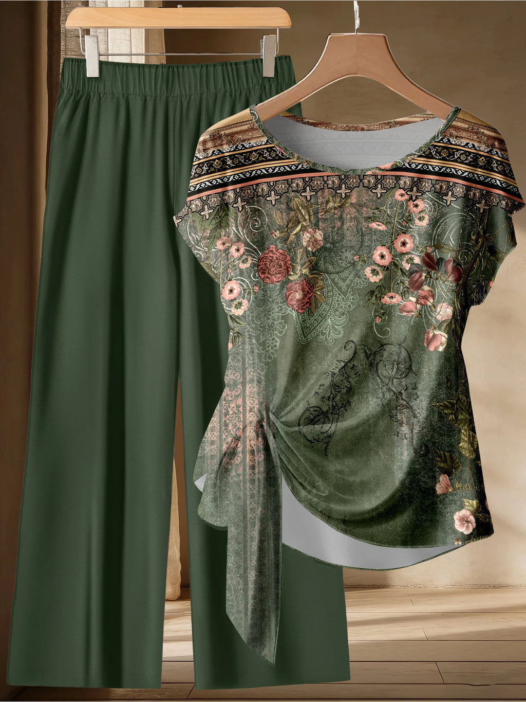 Ensemble Deux Pièces Femme Grande Taille – Top Fleuri Torsadé & Pantalon Large – CLEVI Paris