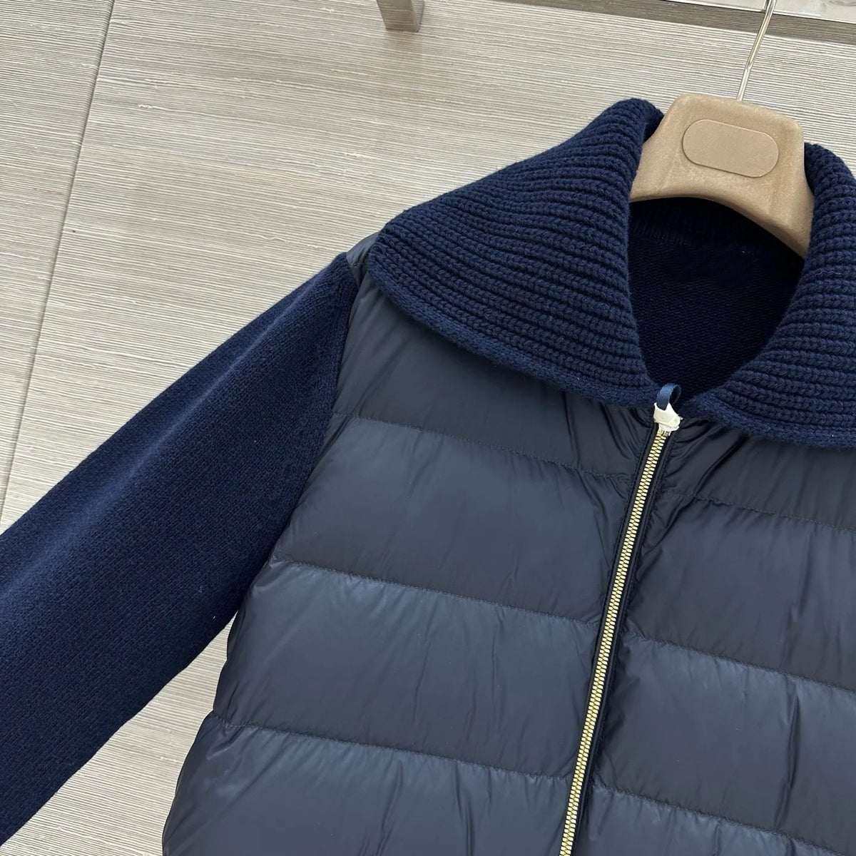 Veste femme en maille et duvet zippée – CLEVI Paris