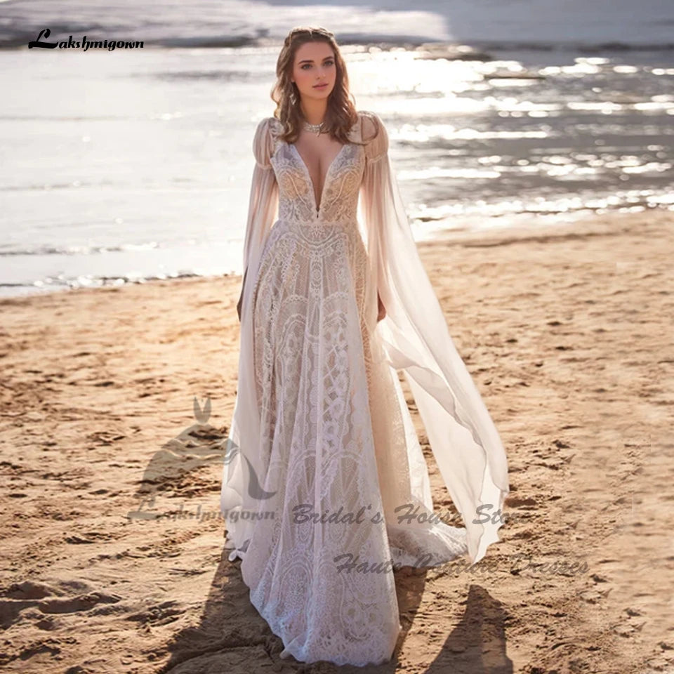 Robe de mariée bohème en tulle, dentelle et col V - CLEVI Paris
