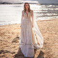 Robe de mariée bohème en tulle, dentelle et col V - CLEVI Paris
