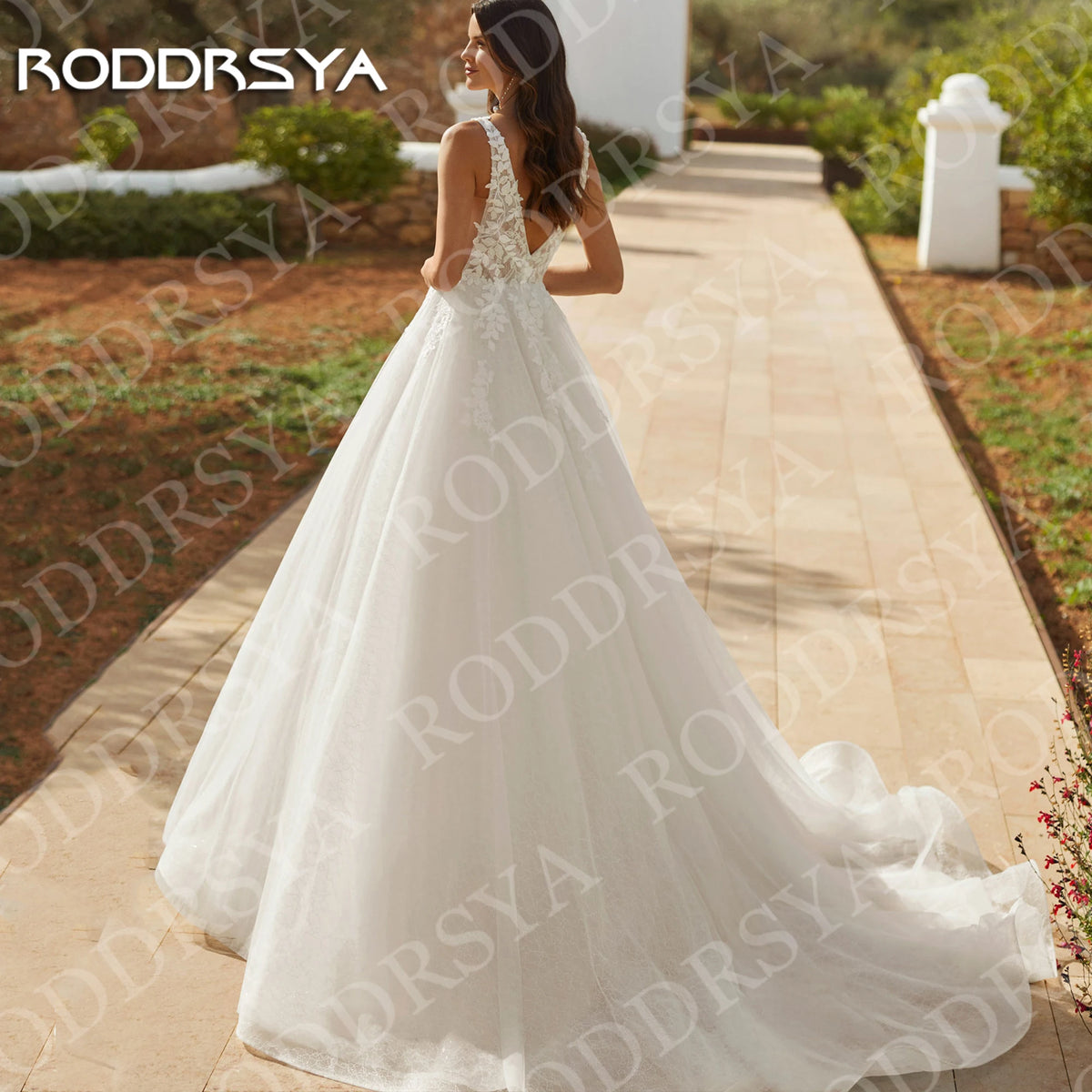Robe de mariée trapèze en tulle et dentelle – CLEVI Paris