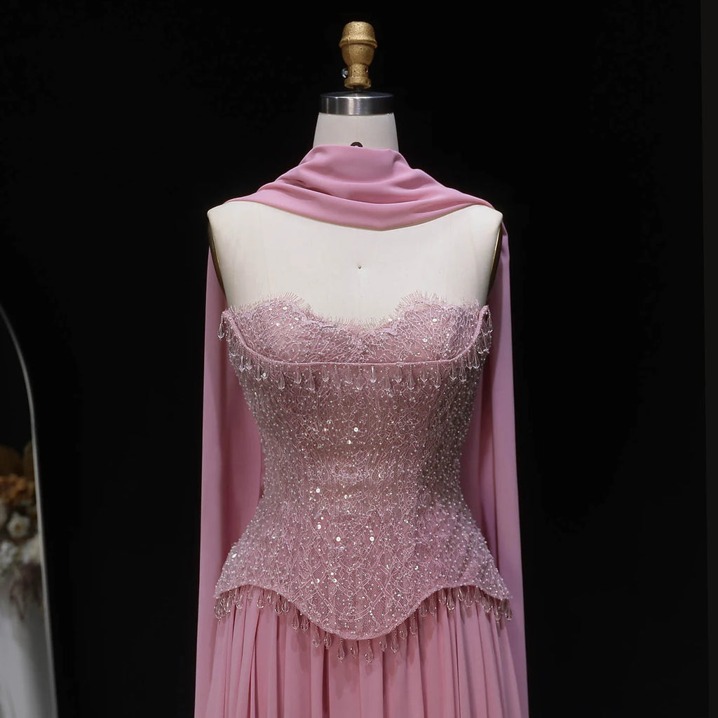 Robe de soirée rose perlée avec écharpe – CLEVI Paris