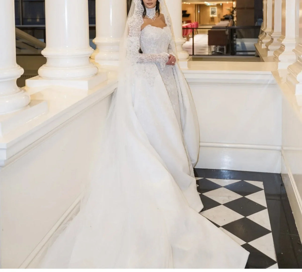 Robe de mariée sirène en dentelle à paillettes – CLEVI Paris