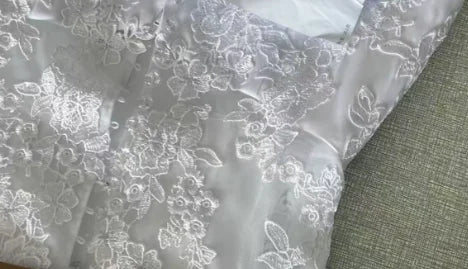 Robe de mariée sirène en satin à manches longues – CLEVI Paris