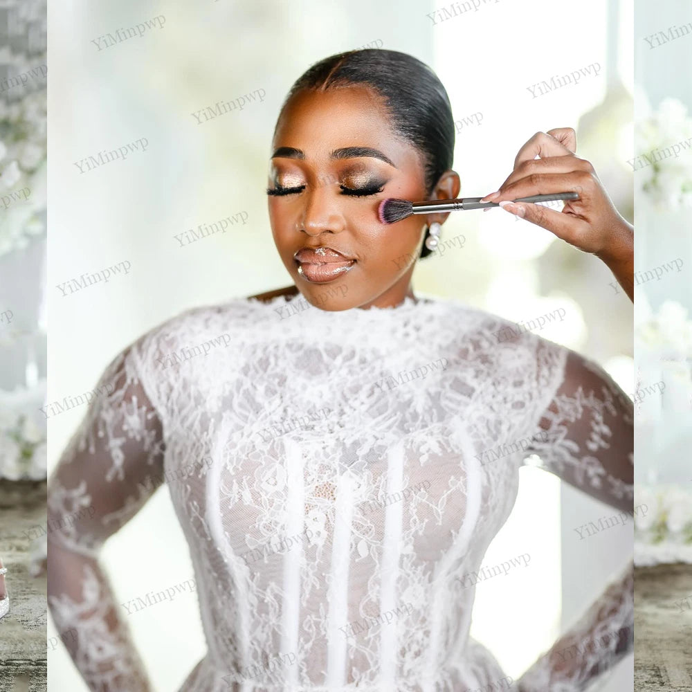 Robe de mariée courte en dentelle dos nu – CLEVI Paris