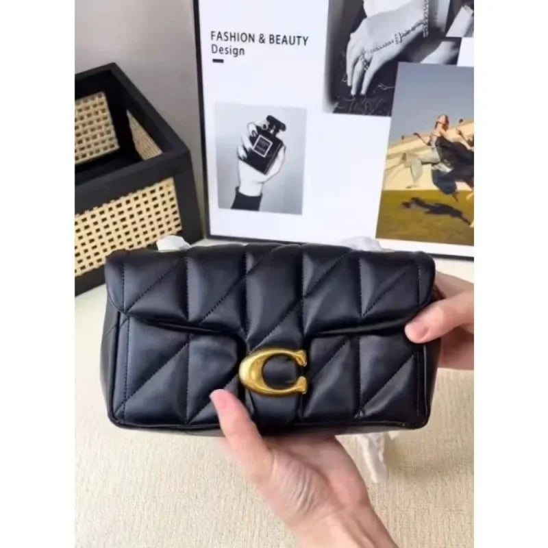Sac femme matelassé à rabat et chaîne – CLEVI Paris