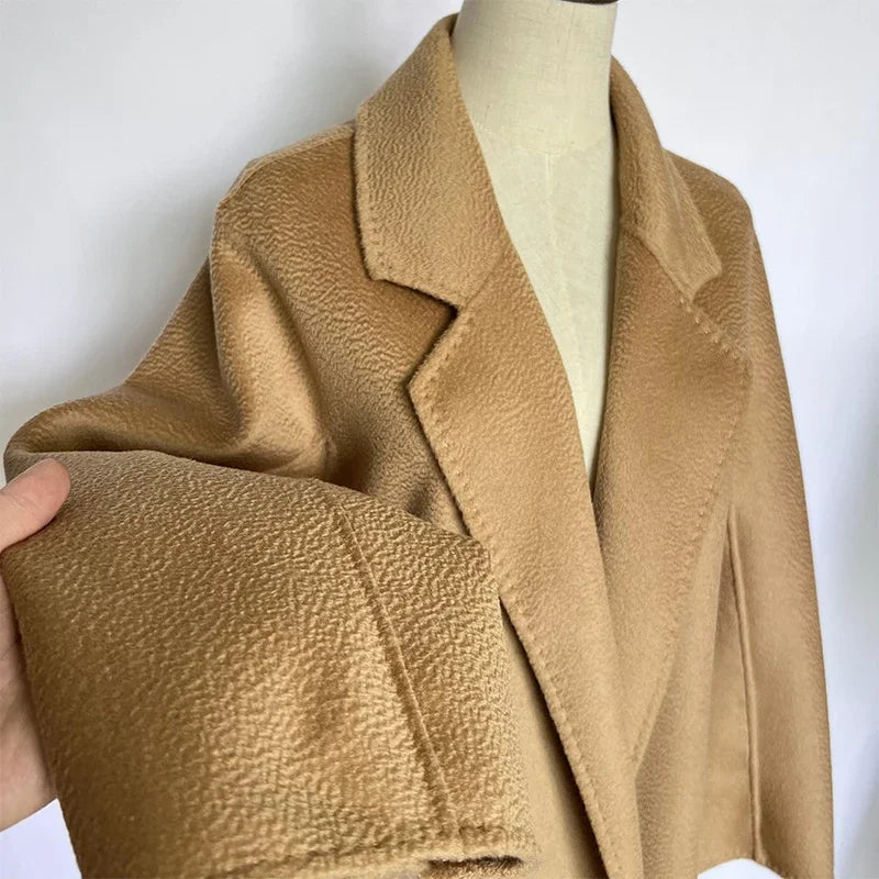 Manteau long femme en laine à revers – CLEVI Paris