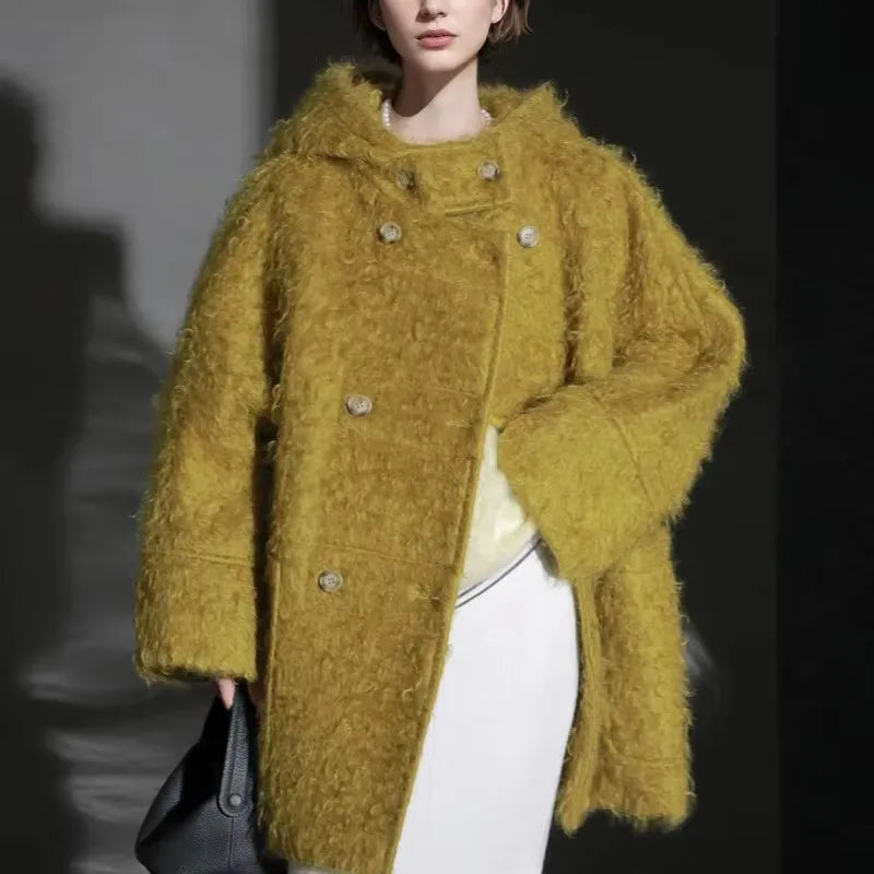Manteau femme texturé à capuche et boutonnage – CLEVI Paris