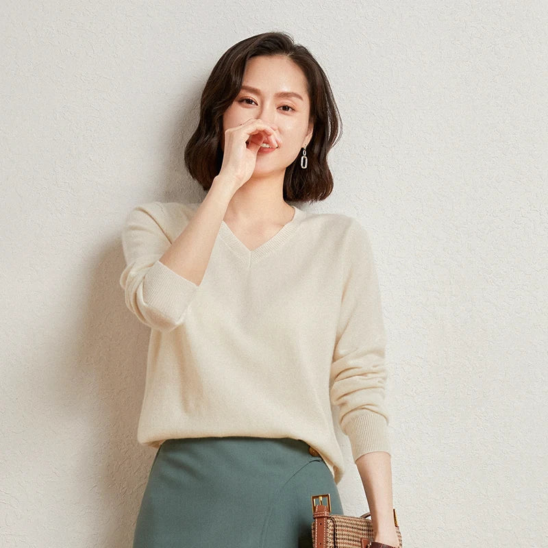 Pull femme en cachemire à col V – CLEVI Paris