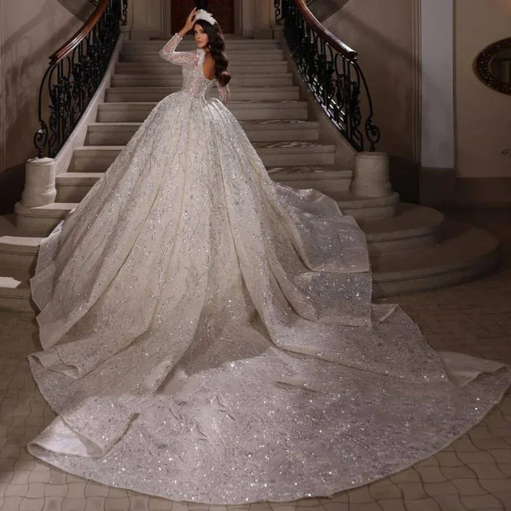 Robe de mariée en dentelle perlée – CLEVI Paris