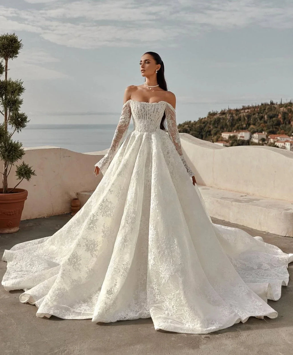 Robe de mariée princesse en dentelle et tulle – CLEVI Paris