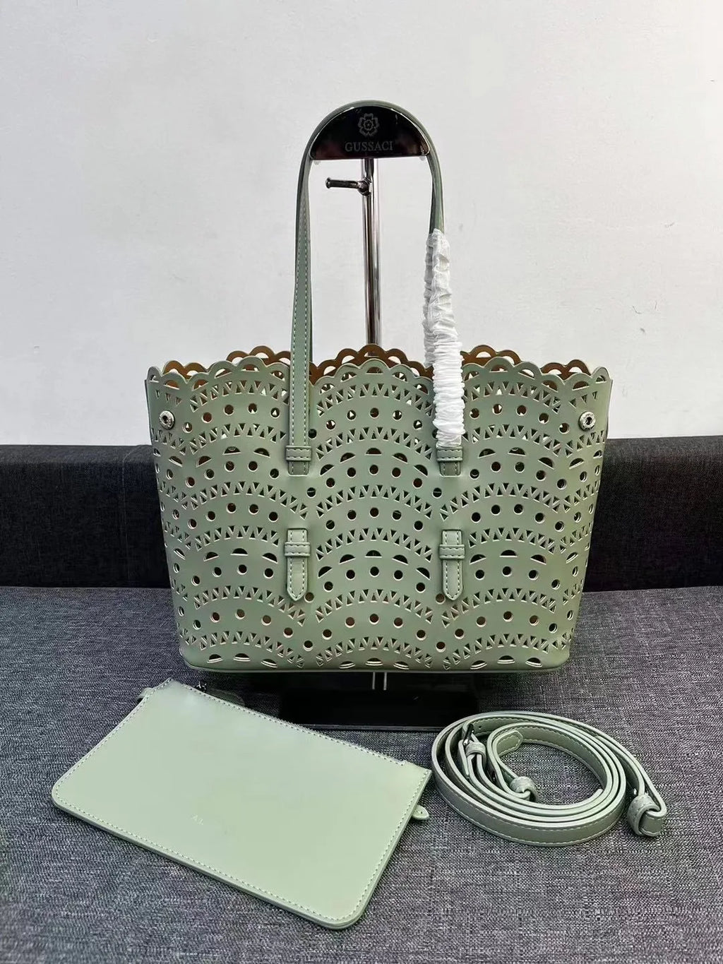 Sac fourre-tout femme à découpes – CLEVI Paris