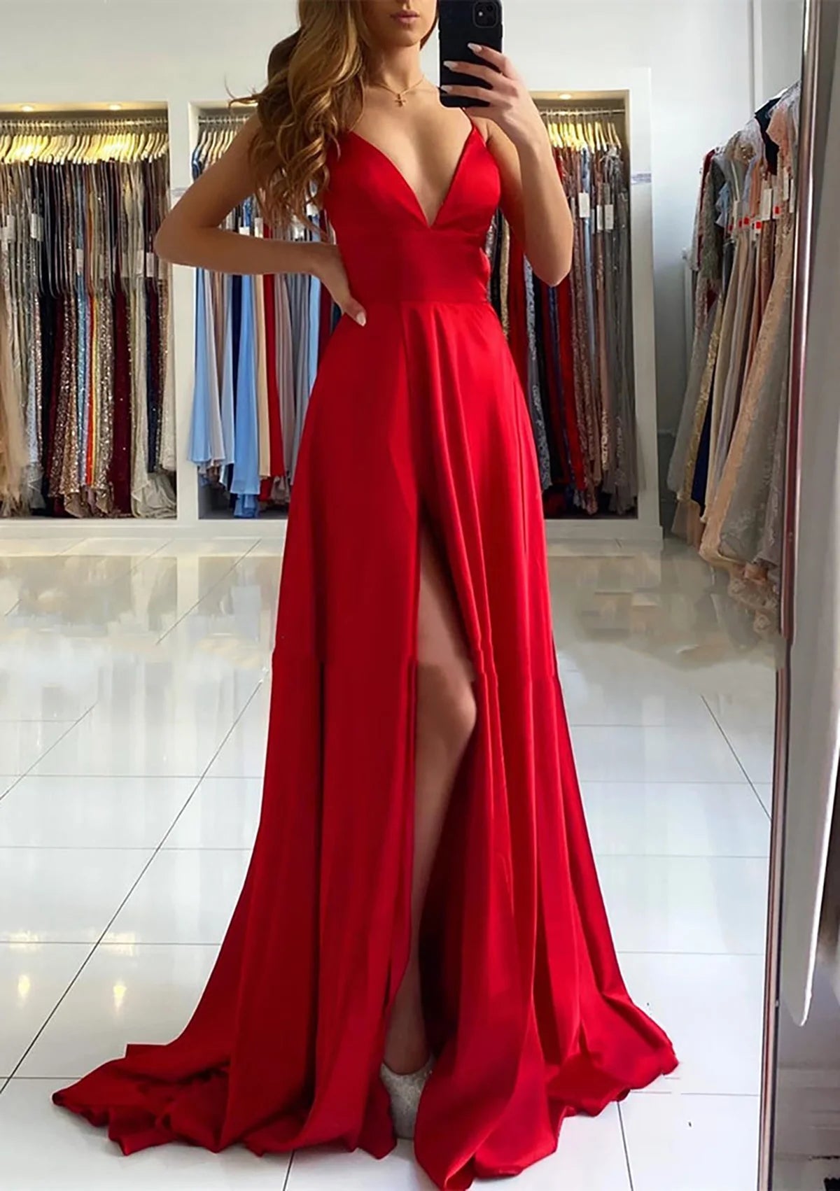Robe de soirée longue col en V sans manches – CLEVI Paris
