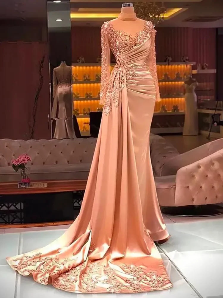 Robe de soirée sirène satinée à perles – CLEVI Paris
