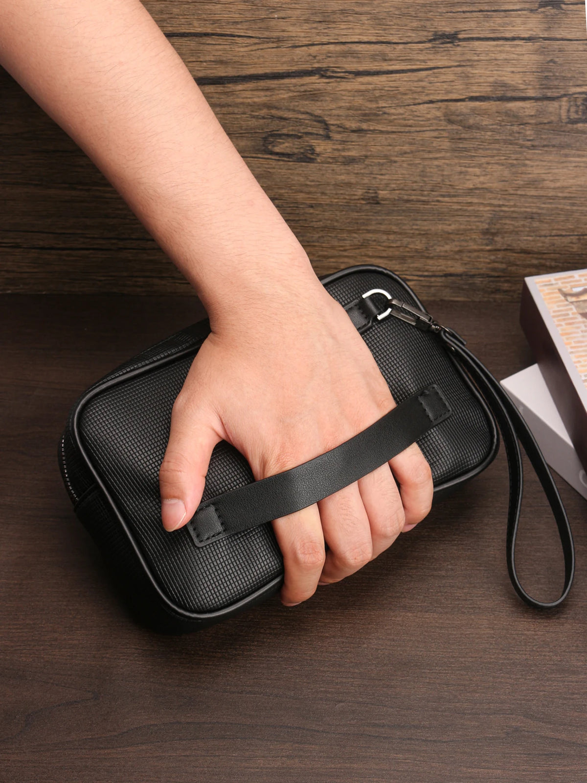 Pochette noire minimaliste KAIDUCH – CLEVI Paris