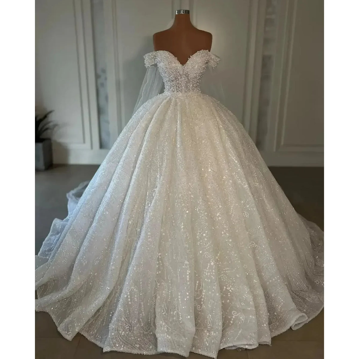 Robe de mariée trapèze à perles – CLEVI Paris