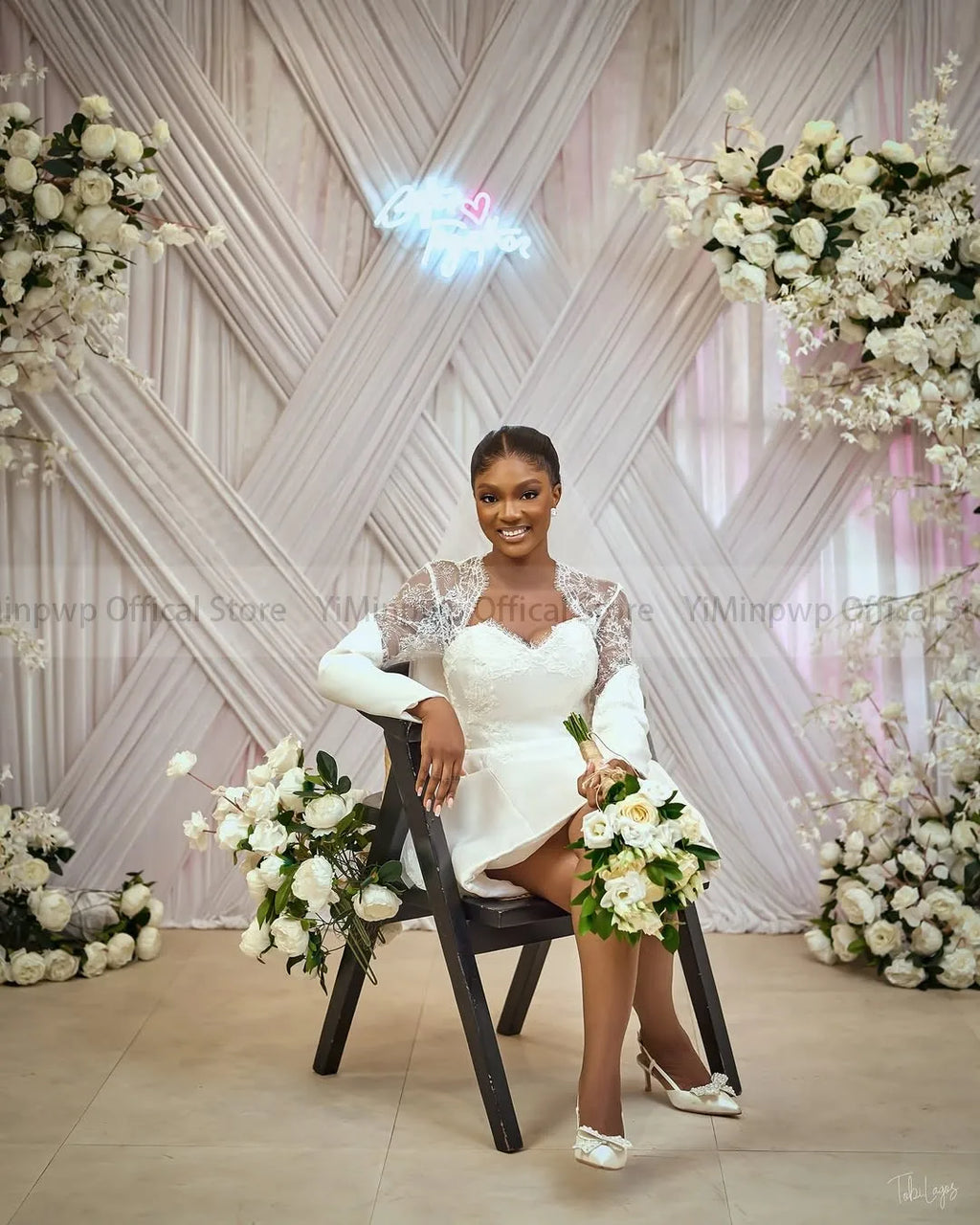 Robe de mariée courte décolleté cœur dentelle – CLEVI Paris