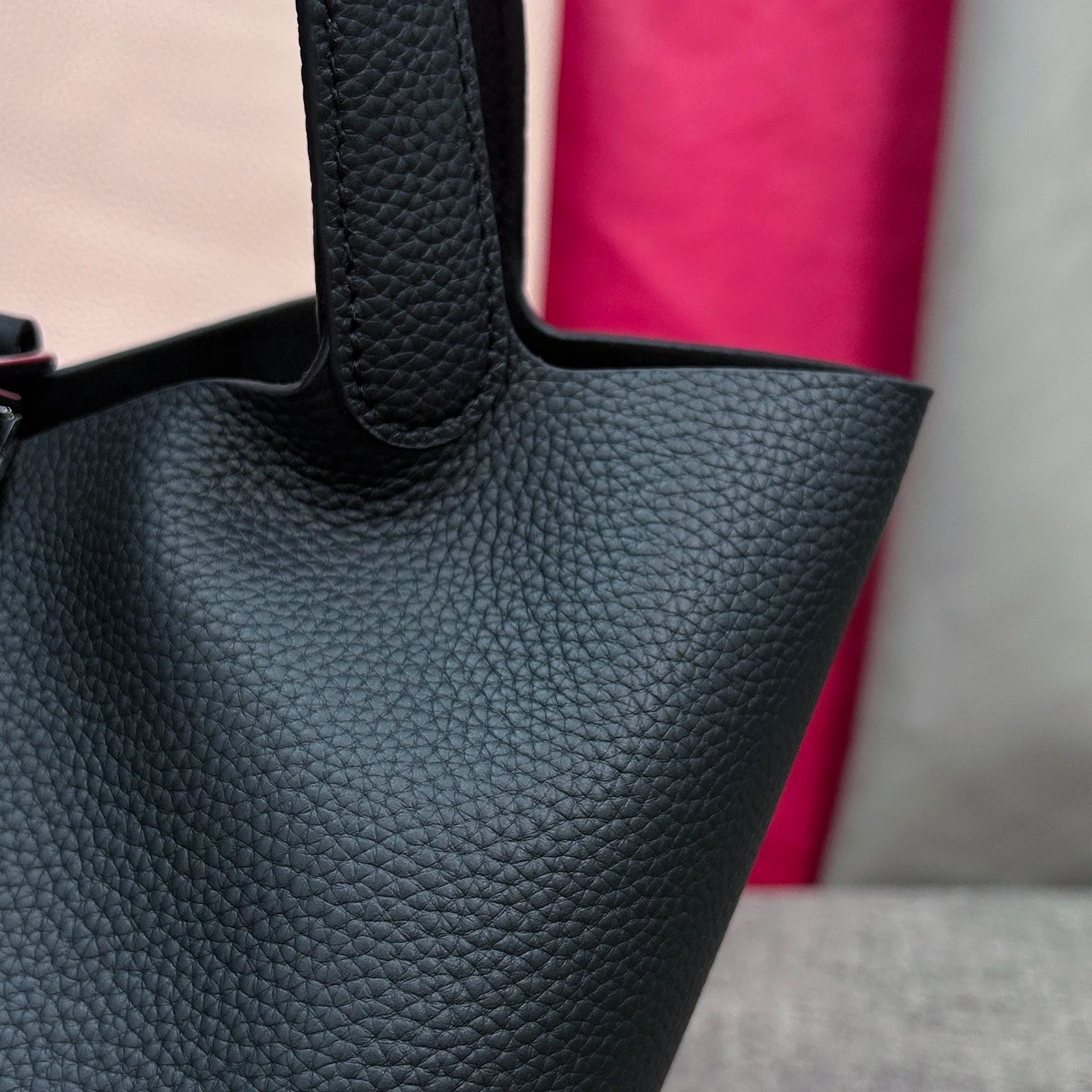 Sac Seau Femme Cuir Véritable TOGO Cadenas & Foulard Décoratif – CLEVI Paris