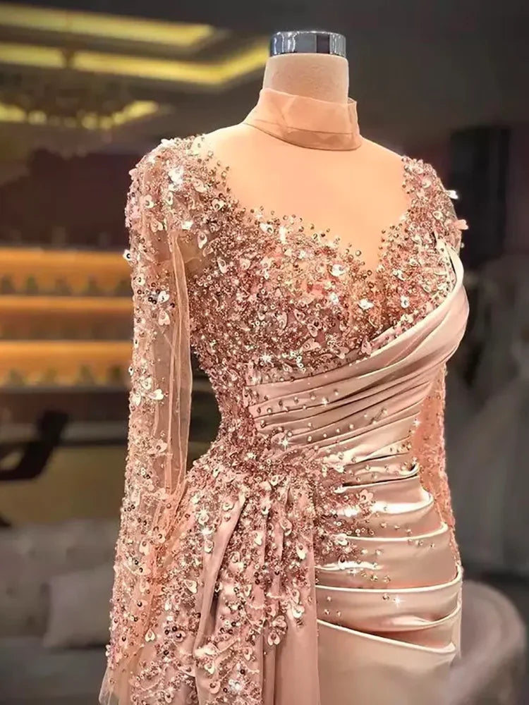 Robe de soirée sirène satinée à perles – CLEVI Paris