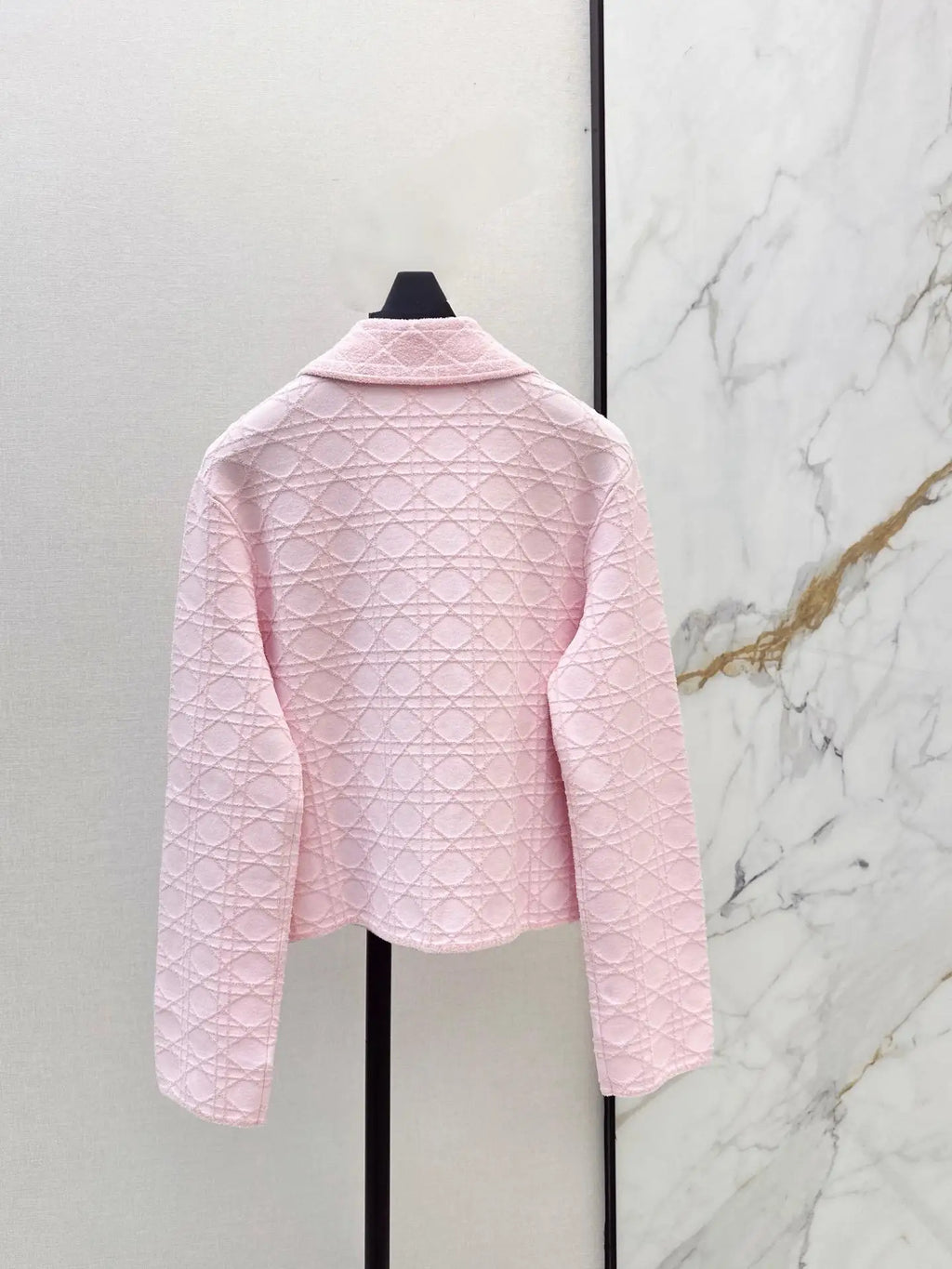 Cardigan femme rose à losanges en relief – CLEVI Paris