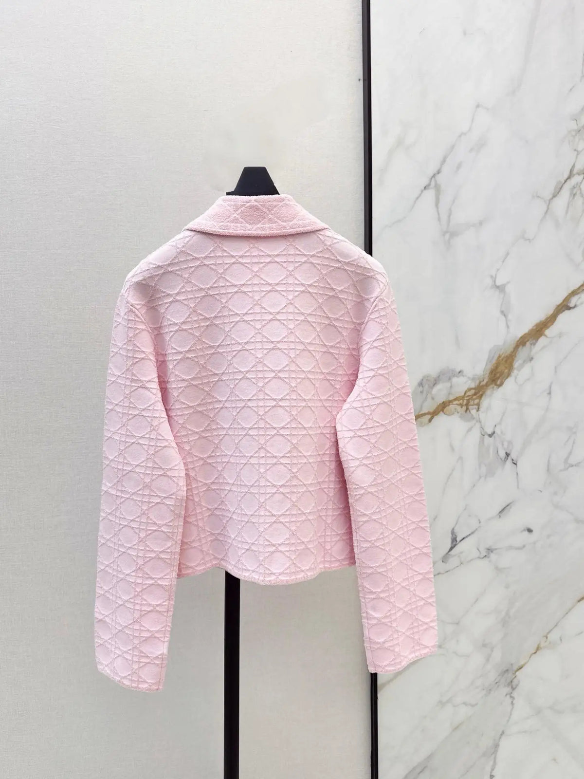 Cardigan femme rose à losanges en relief – CLEVI Paris