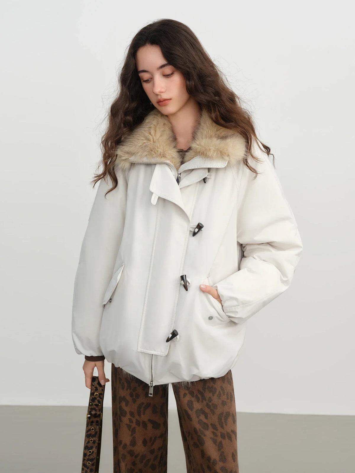 Veste femme ample en duvet à col duveteux FSLE – CLEVI Paris