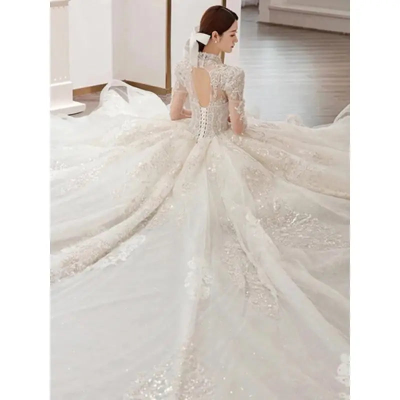Robe de mariée satinée à manches longues – CLEVI Paris
